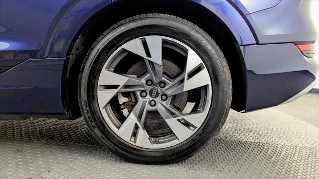 2022 Audi e-tron Premium Image 10 of 36