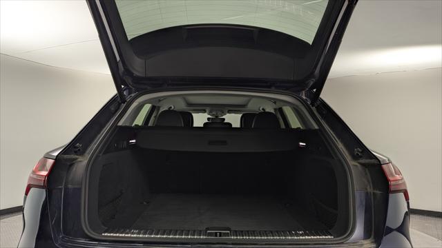 2022 Audi e-tron Premium Image 11 of 36