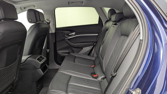 2022 Audi e-tron Premium Image 15 of 36