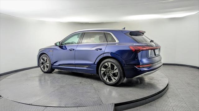 2022 Audi e-tron Premium Image 8 of 36