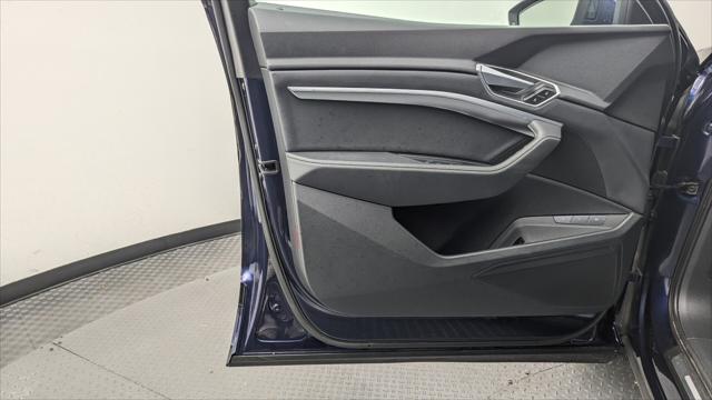 2022 Audi e-tron Premium Image 26 of 36