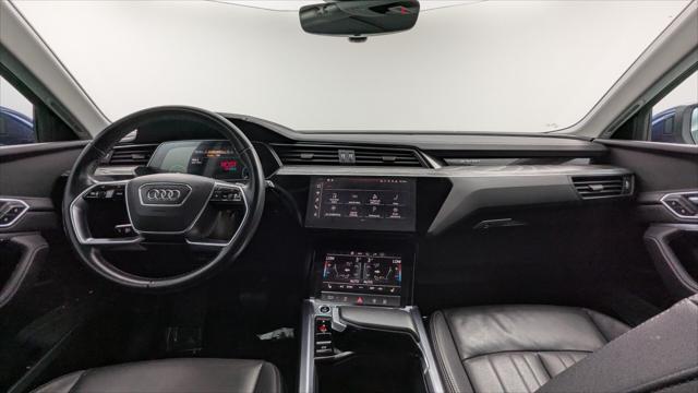 2022 Audi e-tron Premium Image 16 of 36