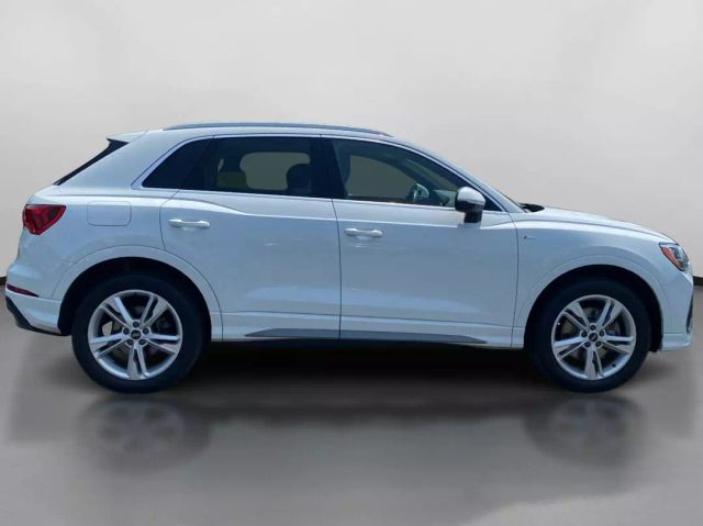 Vehicle image 4 of 45
