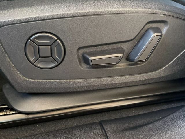 Vehicle image 17 of 45