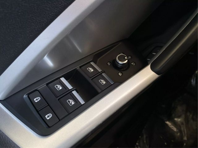 Vehicle image 33 of 45