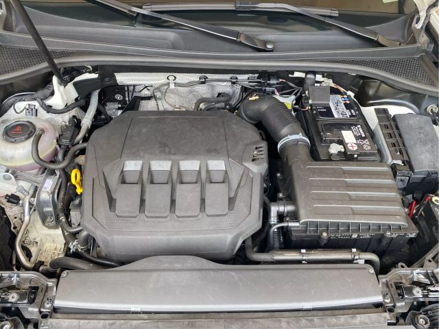 Vehicle image 21 of 45