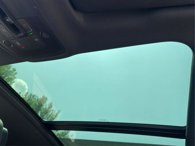 Vehicle image 18 of 45