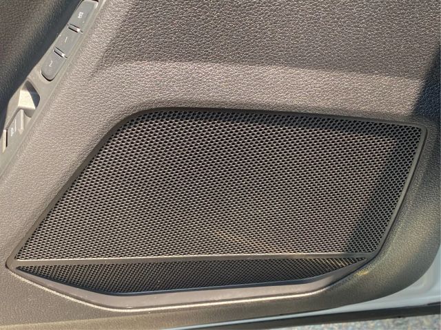 Vehicle image 31 of 45