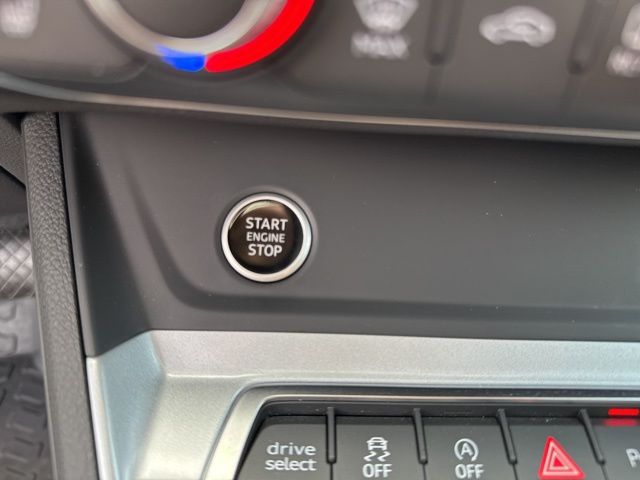 Vehicle image 27 of 34