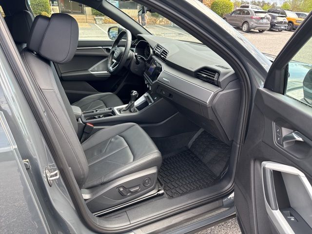 Vehicle image 16 of 34