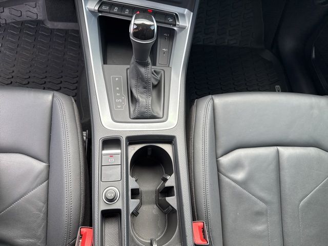 Vehicle image 32 of 34