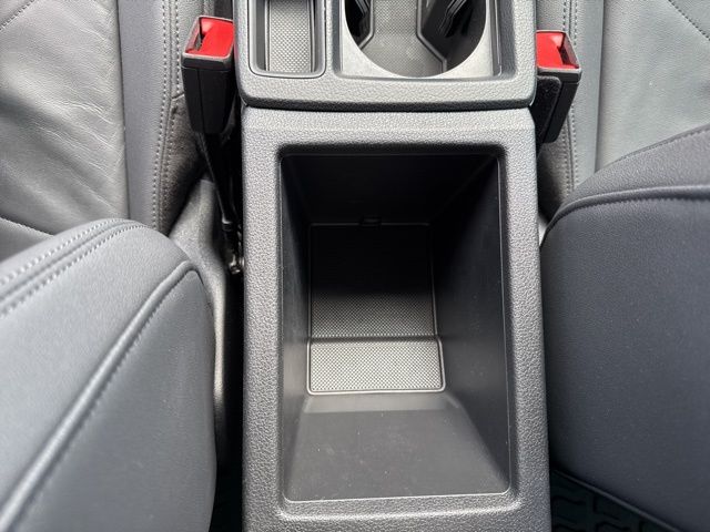 Vehicle image 33 of 34