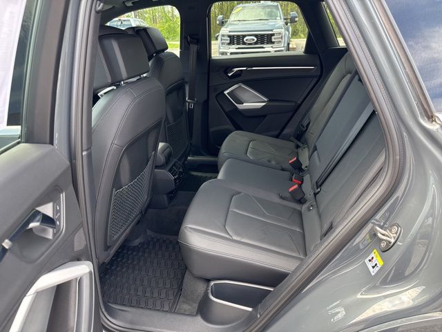 Vehicle image 14 of 34