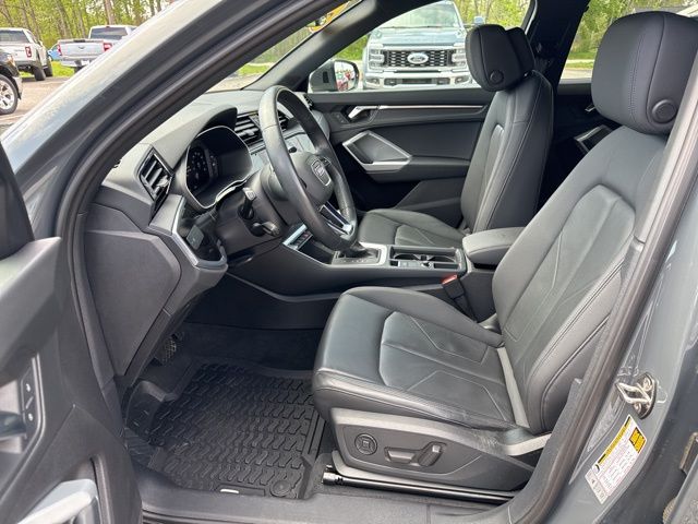 Vehicle image 13 of 34