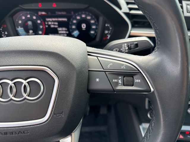 Vehicle image 26 of 34