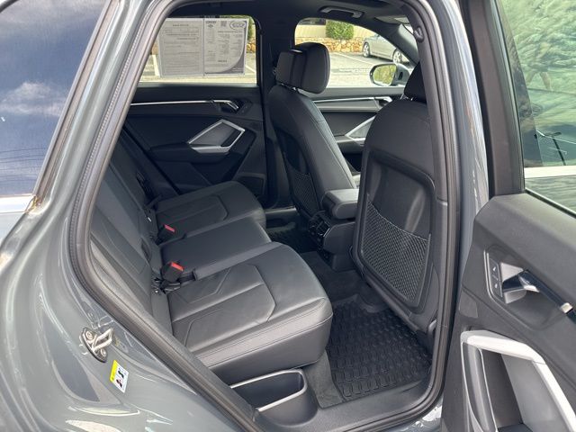 Vehicle image 15 of 34