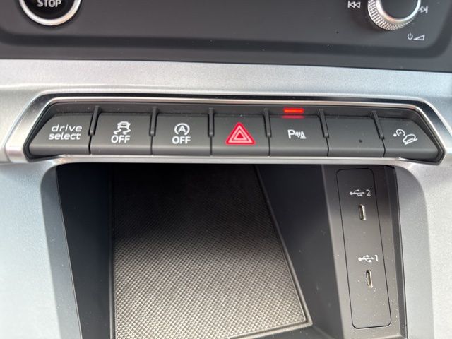 Vehicle image 31 of 34
