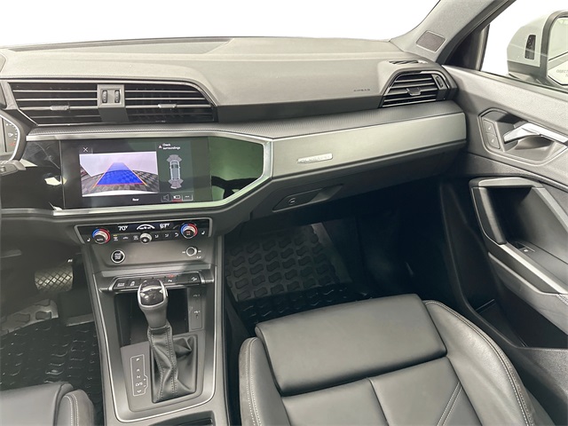 Vehicle image 26 of 39