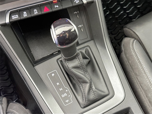 Vehicle image 15 of 39
