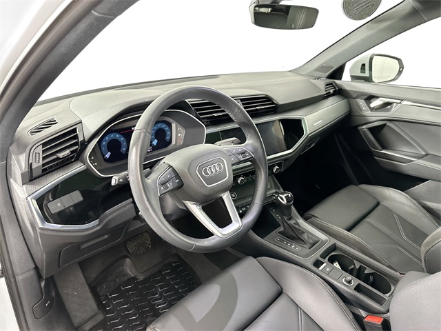 Vehicle image 19 of 39