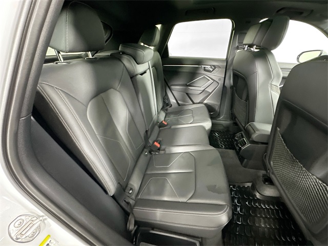 Vehicle image 28 of 39