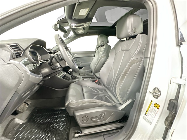 Vehicle image 10 of 39