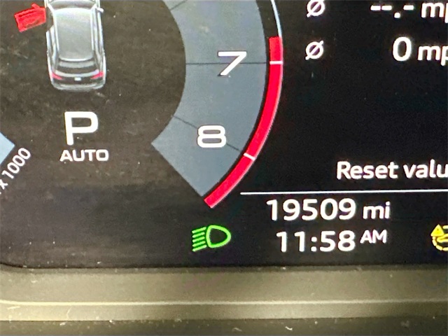 Vehicle image 16 of 39