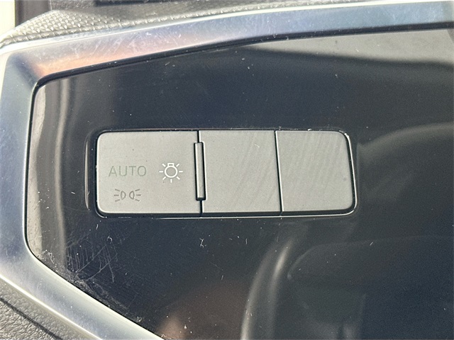 Vehicle image 23 of 39