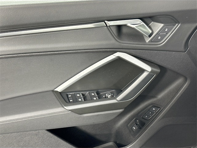 Vehicle image 24 of 39