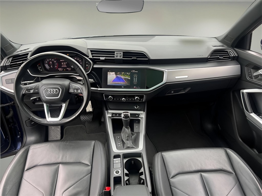 Vehicle image 19 of 34
