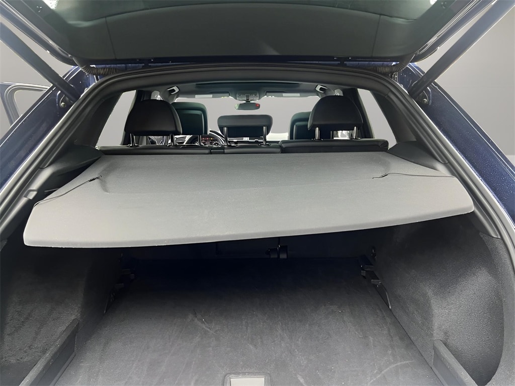 Vehicle image 10 of 34