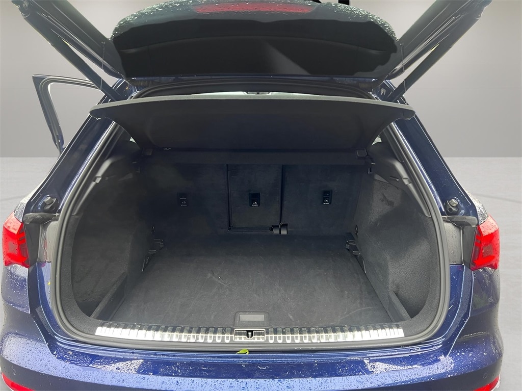 Vehicle image 9 of 34