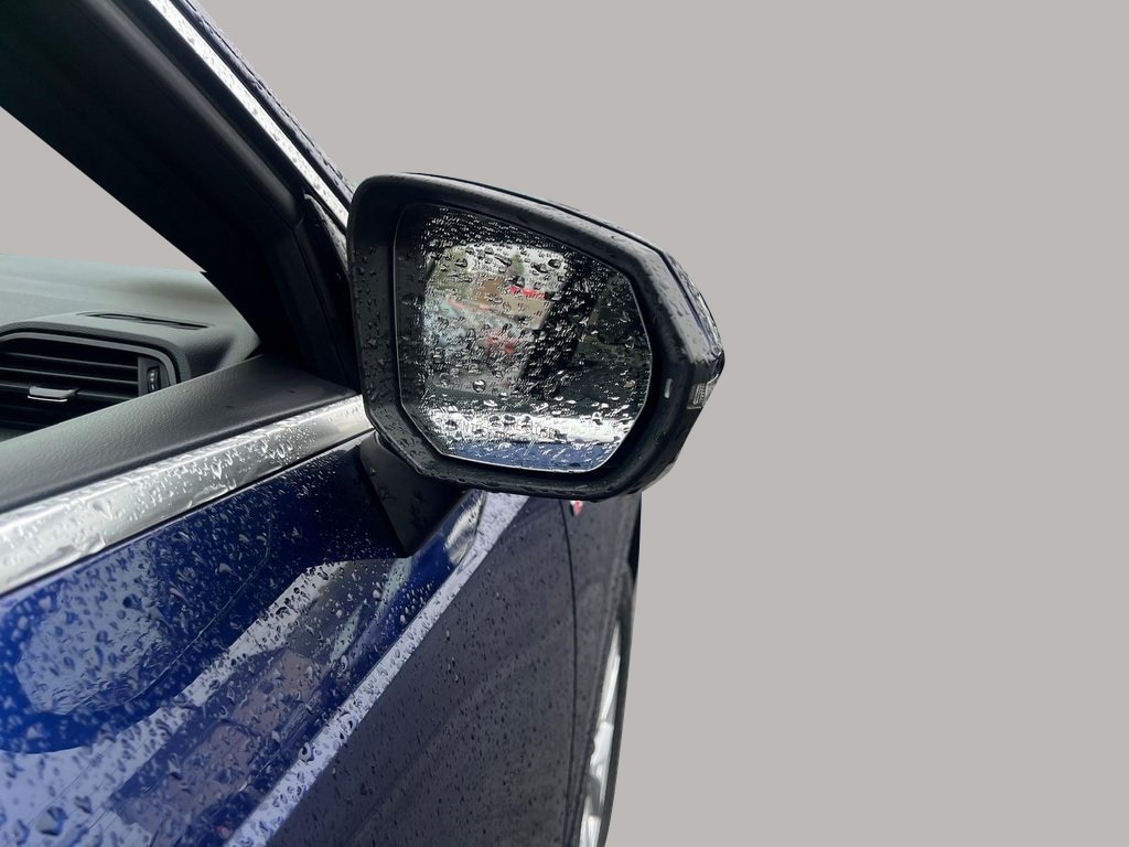 Vehicle image 33 of 34