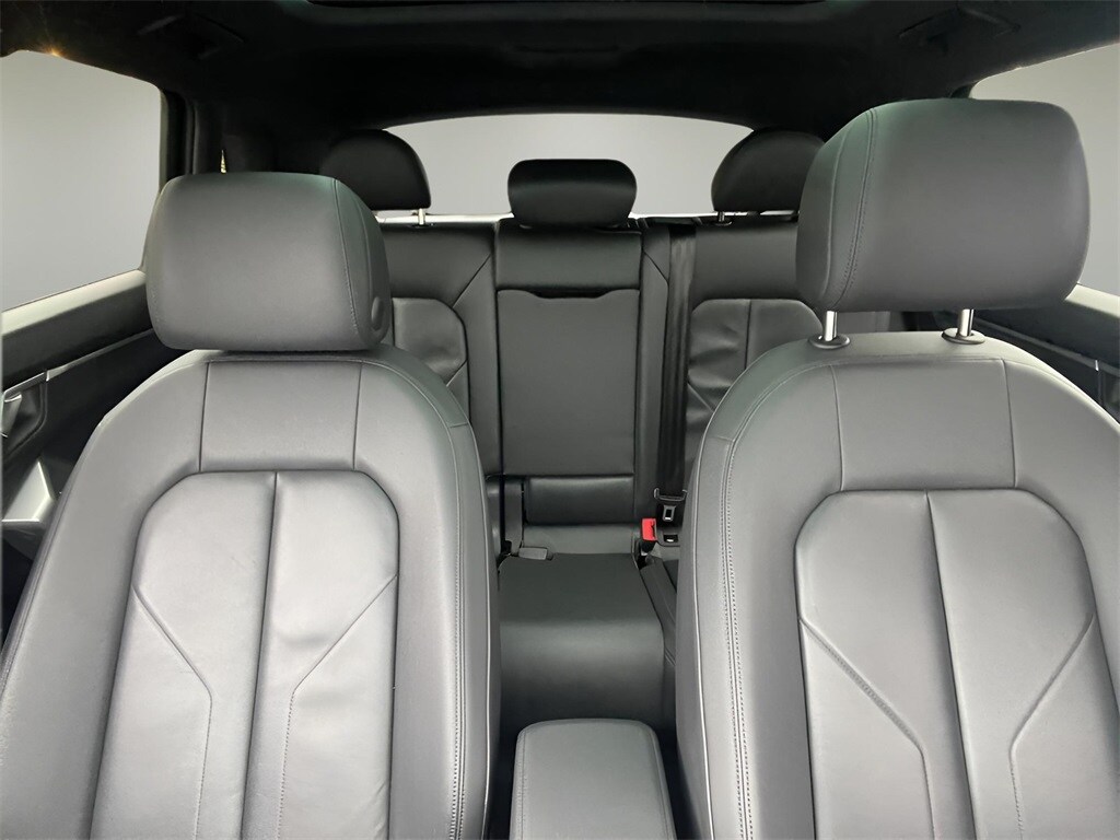 Vehicle image 15 of 34
