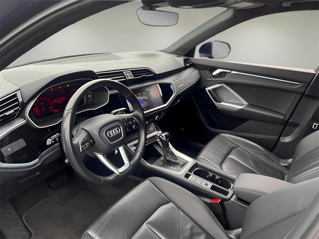 Vehicle image 20 of 34