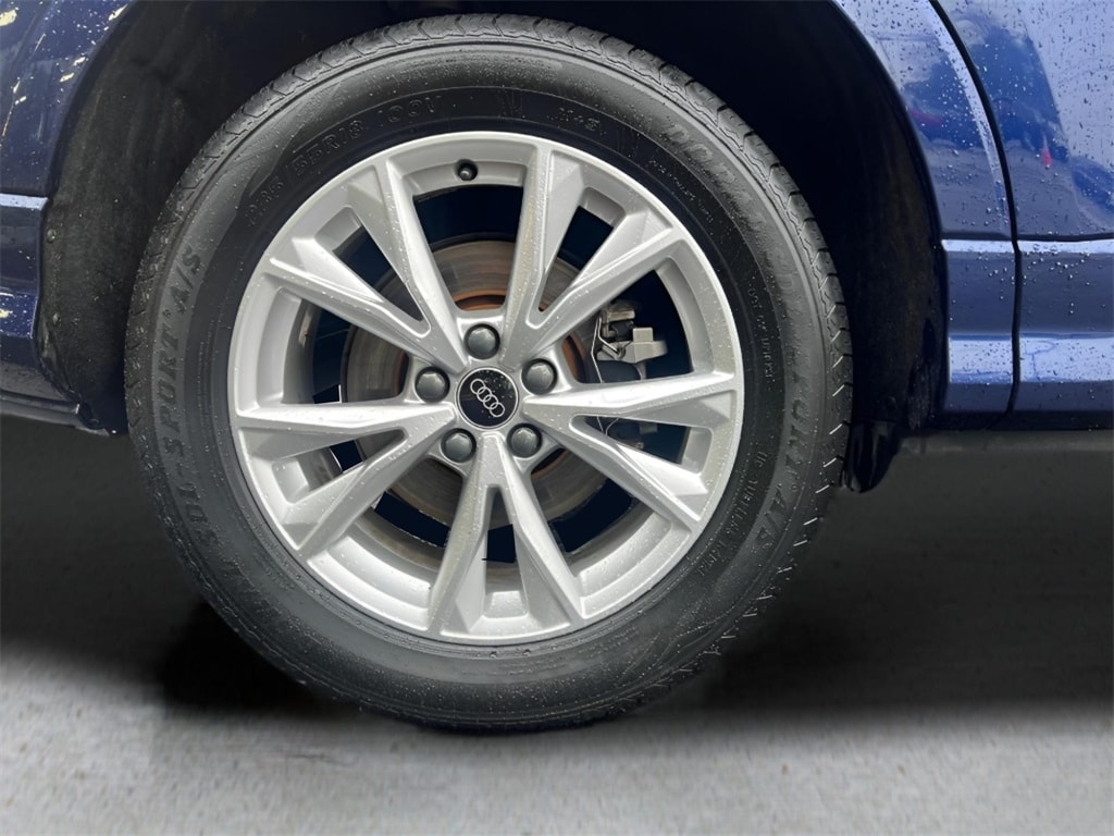 Vehicle image 8 of 34