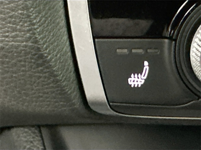 Vehicle image 18 of 42
