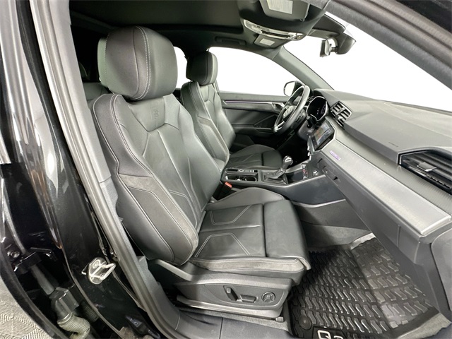 Vehicle image 31 of 42