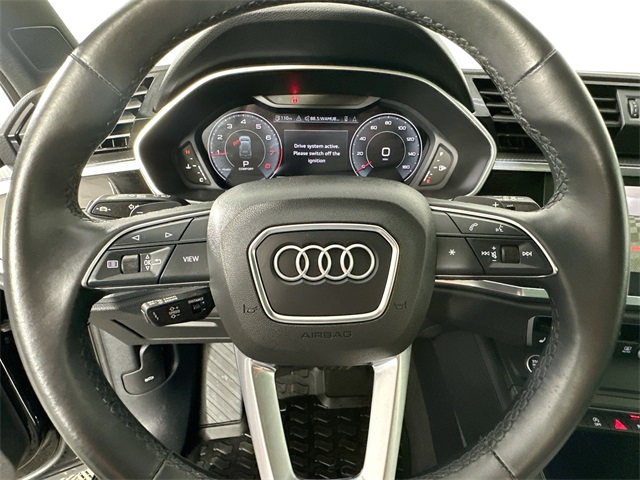 Vehicle image 22 of 42