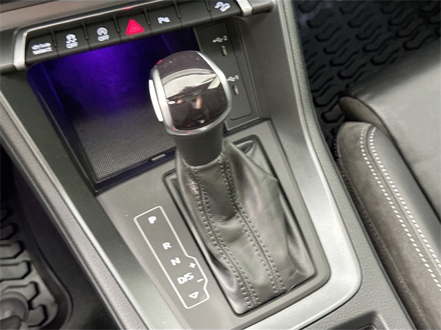 Vehicle image 15 of 42