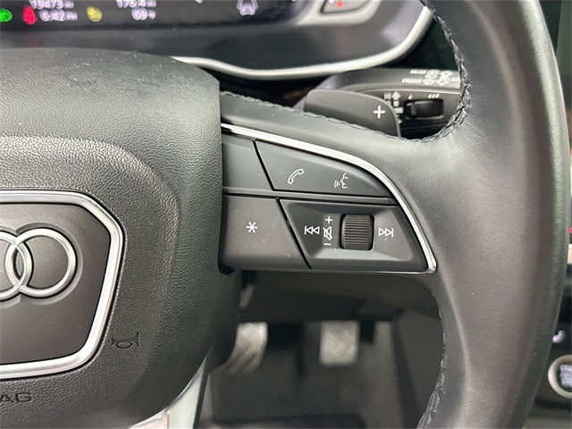 Vehicle image 24 of 42