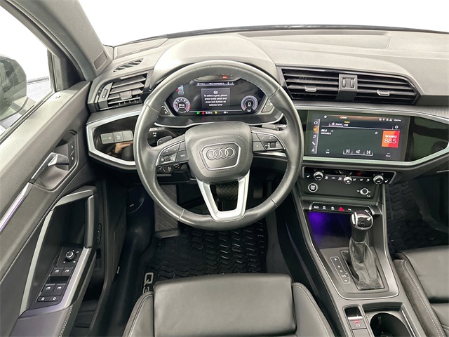 Vehicle image 10 of 42