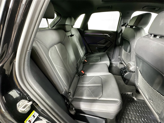 Vehicle image 30 of 42