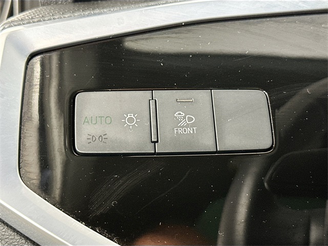 Vehicle image 25 of 42