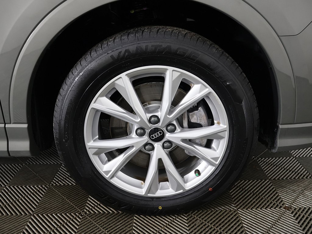 Vehicle image 14 of 54
