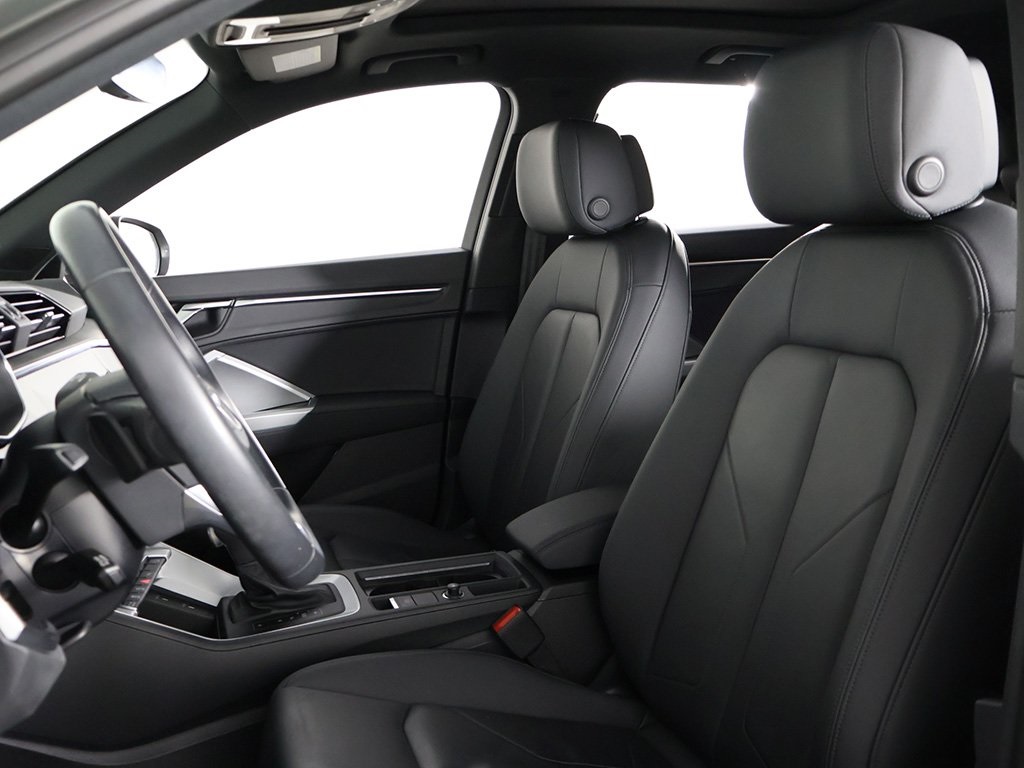 Vehicle image 19 of 54