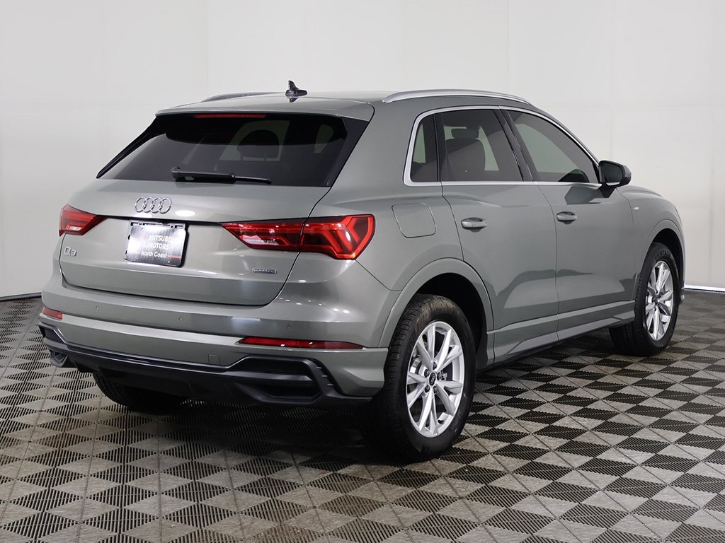 Vehicle image 10 of 54