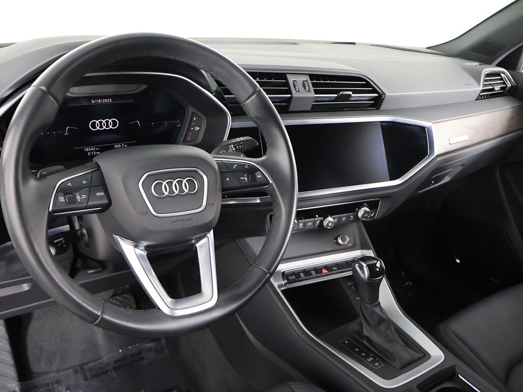 Vehicle image 21 of 54