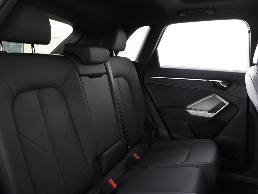 Vehicle image 16 of 54