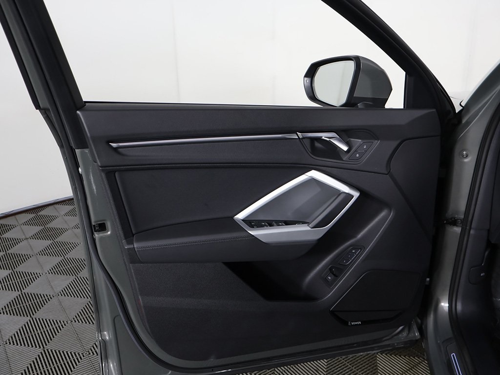 Vehicle image 34 of 54